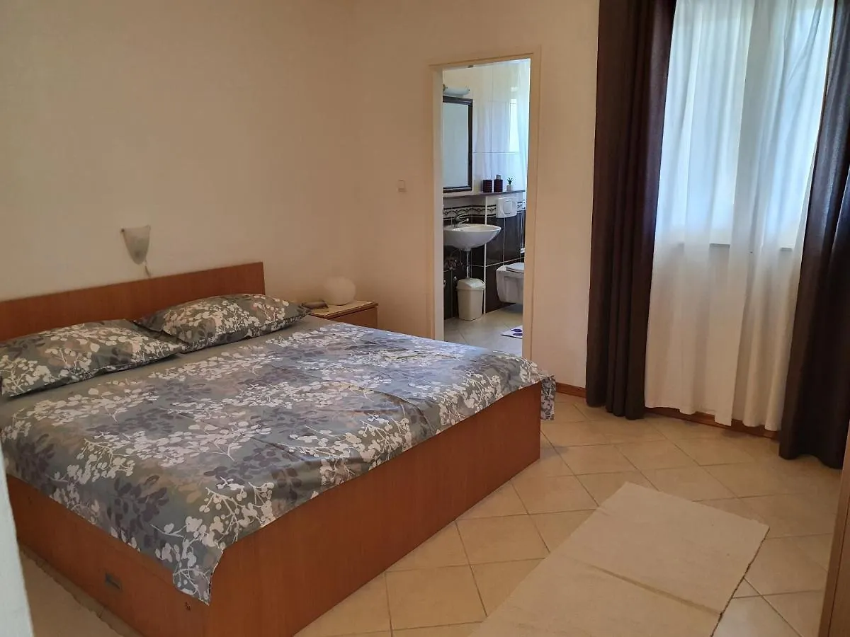 Bougenville Kampor Apartment