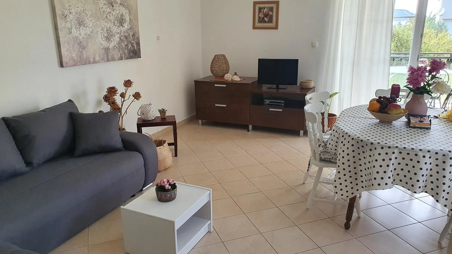 Bougenville Kampor Apartment